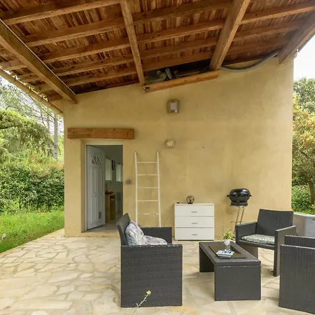 Garrigue De - Climatise Avec Piscine Partagee