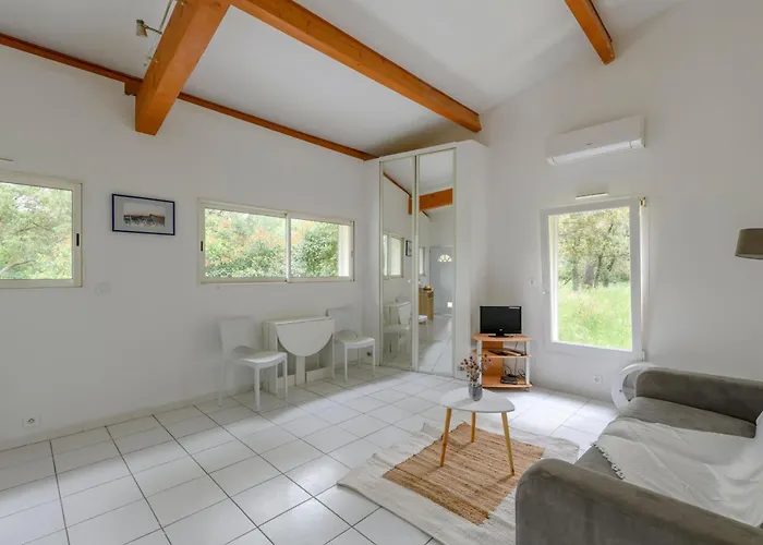 Garrigue De - Climatisé Avec Piscine Partagée Nimes